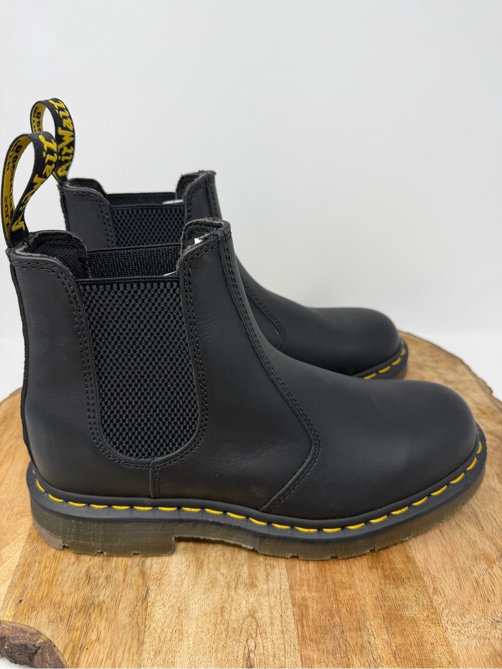 Dr. Martens Unisex 2976 Black Chelsea Boots Leather with Mens 9 Ladies 10 New